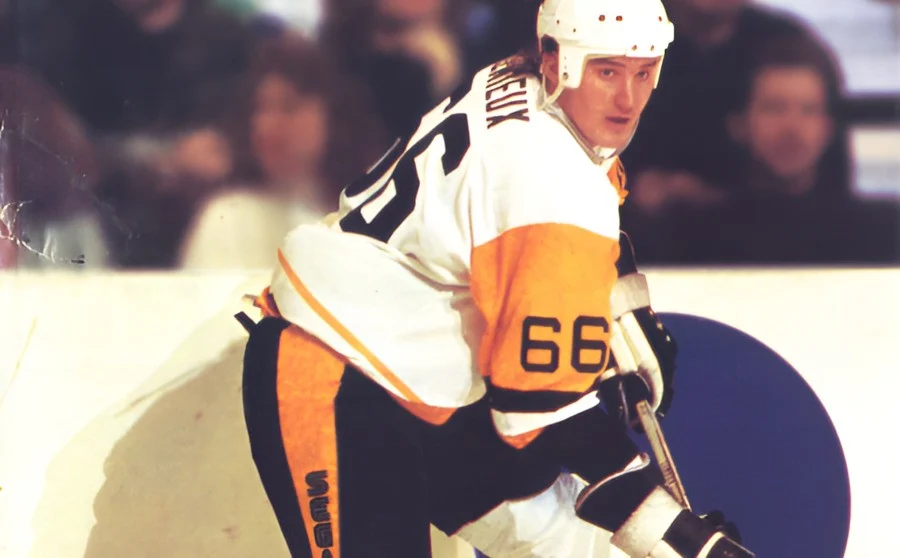 Mario Lemieux Hockey выпустила в 1991 году на Sega Genesis сама Sega.